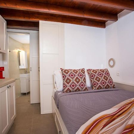 Heritage Luxury Suites لينثوس المظهر الخارجي الصورة